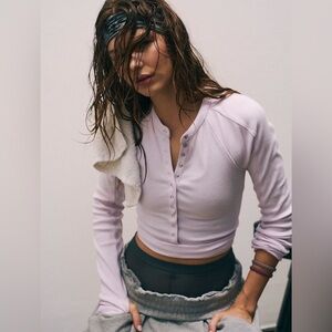 🫶FREE PEOPLE MOVEMENT Kick off Henley Layer Top NWT🫶Rise quartz lilac